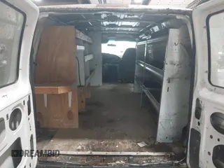 2008 Ford Econoline Cargo Commercial z VIN 1FTNS24W88DA19698, wystawiony jako IAAI lot #42537120 z przebiegiem 148 476 mil mil oraz . Historia ofert i sprzedaży dostępna na DreamBid. Obrazek 8.