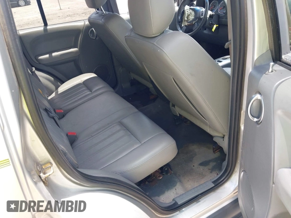2005 Jeep Liberty Limited z VIN 1J4GK58K45W604144, wystawiony jako IAAI lot #42280563 z przebiegiem 139 078 mil mil oraz . Historia ofert i sprzedaży dostępna na DreamBid. Obrazek 8.