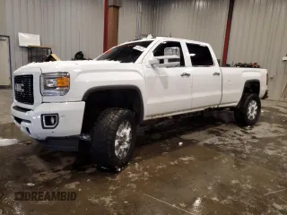 2015 GMC Sierra 3500HD Denali z VIN 1GT424E89FF547226, wystawiony jako Copart lot #45856475 z przebiegiem Nie podano mil oraz Czysty tytuł • Clean title. Historia ofert i sprzedaży dostępna na DreamBid. Obrazek 1.