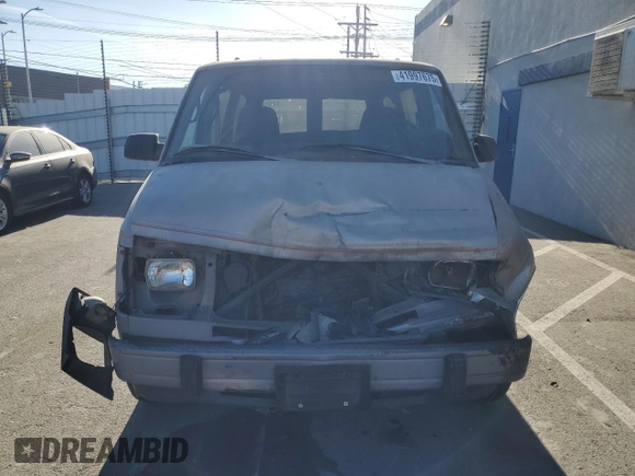 1992 Chevrolet Astro with VIN 1GNDM19Z3NB219051, listed as a Copart auction lot 41997675 with 242,745 mi miles and Salvage Title. Bid and sale history available at carsss.com. Image 5.