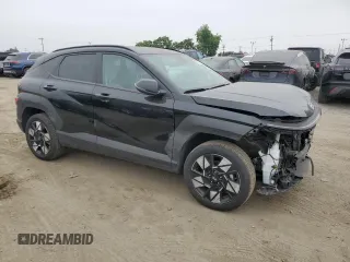 2024 Hyundai Kona SEL z VIN KM8HBCAB9RU159499, wystawiony jako Copart lot #60731815 z przebiegiem 26 835 mil mil oraz Szkoda całkowita • Salvage title. Historia ofert i sprzedaży dostępna na DreamBid. Obrazek 4.