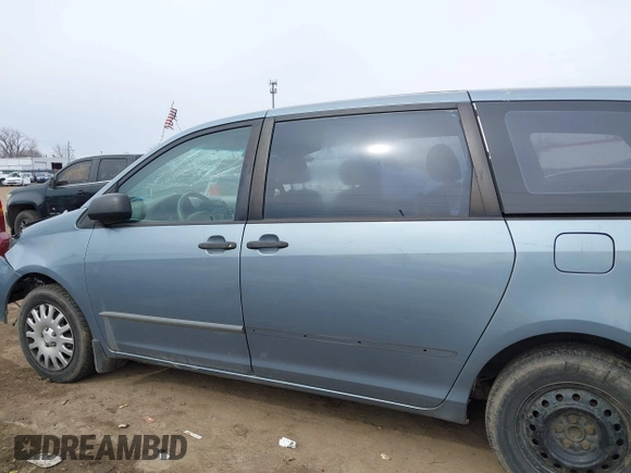 2004 Toyota Sienna with VIN 5TDZA29C44S036628, listed as a IAAI auction lot 41691034 with 389,982 mi miles and . Bid and sale history available at DreamBid. Image 14.