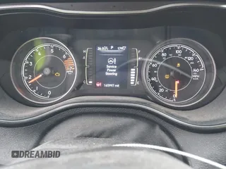 2019 Jeep Cherokee Latitude с VIN 1C4PJLCB7KD325637, выставлен на аукционе IAAI как лот 42293834 с пробегом 165 997 миль миль и . История ставок и продаж доступна на DreamBid. Изображение 7.