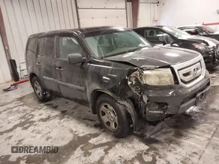 2011 Honda Pilot LX with VIN 5FNYF4H21BB022527, listed as a IAAI auction lot 41617546 with 158,518 mi miles. Bid and sale history available at carsss.com. Image 1.