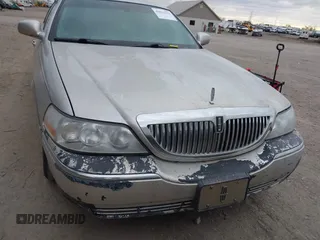 2009 Lincoln Town Car Signature Limited z VIN 2LNHM82V39X633665, wystawiony jako IAAI lot #42016213 z przebiegiem 150 589 mil mil oraz . Historia ofert i sprzedaży dostępna na DreamBid. Obrazek 6.