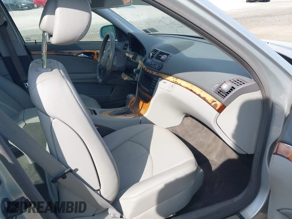 2008 Mercedes-Benz E 350 Luxury z VIN WDBUF87XX8B215837, wystawiony jako IAAI lot #40380820 z przebiegiem 116 170 mil mil oraz . Historia ofert i sprzedaży dostępna na DreamBid. Obrazek 5.