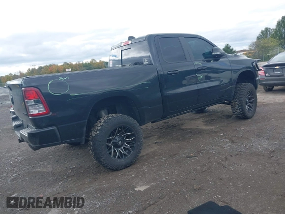 2022 Ram 1500 Big Horn z VIN 1C6SRFBT2NN206382, wystawiony jako IAAI lot #40603033 z przebiegiem 40 881 mil mil oraz . Historia ofert i sprzedaży dostępna na DreamBid. Obrazek 4.