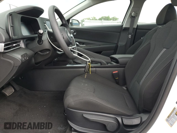 2025 Hyundai Elantra SE with VIN KMHLL4DG8SU983391, listed as a Copart auction lot 59843665 with 577 mi miles and Salvage title. Bid and sale history available at DreamBid. Image 7.