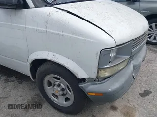 2005 Chevrolet Astro Cargo z VIN 1GCDM19X65B108694, wystawiony jako IAAI lot #42292530 z przebiegiem 120 426 mil mil oraz . Historia ofert i sprzedaży dostępna na DreamBid. Obrazek 13.