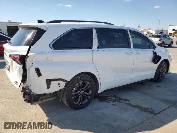 2024 Toyota Sienna LE with VIN 5TDCSKFC3RS120969, listed as a Copart auction lot 72953254 with 17,172 mi miles and Salvage Title. Bid and sale history available at carsss.com. Image 3.