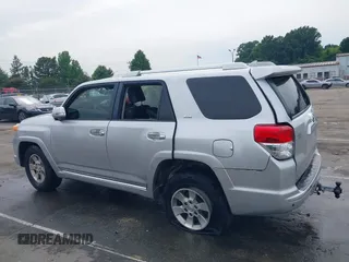 2011 Toyota 4Runner SR5 z VIN JTEZU5JR3B5014868, wystawiony jako IAAI lot #42286507 z przebiegiem Nie podano mil oraz . Historia ofert i sprzedaży dostępna na DreamBid. Obrazek 14.