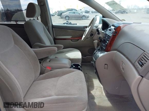 2005 Toyota Sienna XLE with VIN 5TDZA22C15S236748, listed as a IAAI auction lot 41901333 with 254,436 mi miles. Bid and sale history available at carsss.com. Image 5.