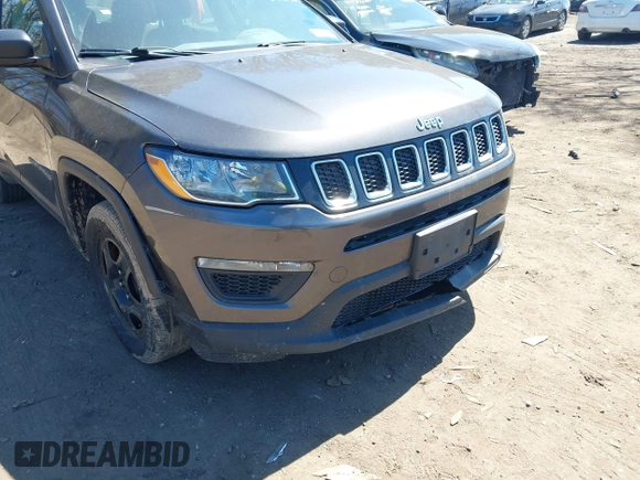 2018 Jeep Compass Sport with VIN 3C4NJCAB7JT107040, listed as a IAAI auction lot 41993385 with 251,154 mi miles. Bid and sale history available at carsss.com. Image 6.