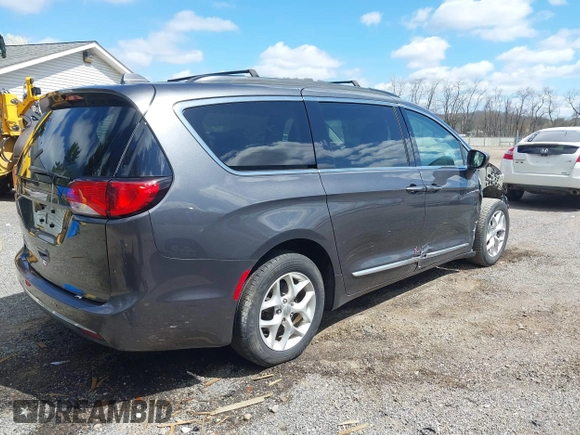 2017 Chrysler Pacifica Touring L with VIN 2C4RC1BG3HR511492, listed as a IAAI auction lot 41922578 with 139,393 mi miles and . Bid and sale history available at DreamBid. Image 4.