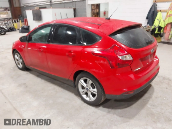 2014 Ford Focus SE z VIN 1FADP3K26EL248634, wystawiony jako IAAI lot #42379553 z przebiegiem 136 265 mil mil oraz . Historia ofert i sprzedaży dostępna na DreamBid. Obrazek 3.