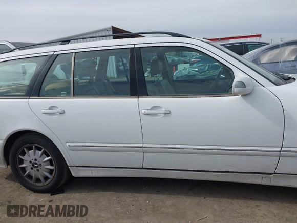 2001 Mercedes-Benz E-Class with VIN WDBJH65J31B364290, listed as a IAAI auction lot 41545677 with 162,040 mi miles. Bid and sale history available at carsss.com. Image 14.