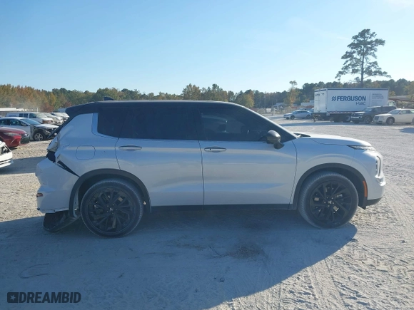 2023 Mitsubishi Outlander SEL with VIN JA4J3VA89PZ010457, listed as a IAAI auction lot 40699749 with 10,429 mi miles. Bid and sale history available at carsss.com. Image 13.