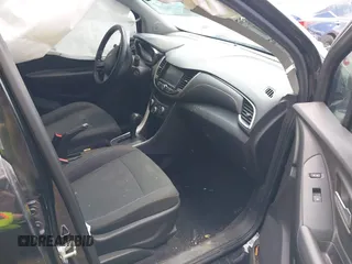 2017 Chevrolet Trax LS z VIN 3GNCJNSB1HL182352, wystawiony jako IAAI lot #42018698 z przebiegiem 100 229 mil mil oraz . Historia ofert i sprzedaży dostępna na DreamBid. Obrazek 5.
