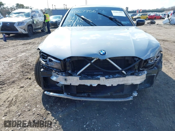 2024 BMW 3 Series 330i xDrive with VIN 3MW89FF04R8E27698, listed as a IAAI auction lot 41867956 with 32,394 mi miles. Bid and sale history available at carsss.com. Image 6.