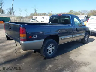 2001 Chevrolet Silverado 1500 with VIN 1GCEK14T31E300100, listed as a IAAI auction lot 41977664 with 193,742 mi miles. Bid and sale history available at carsss.com. Image 4.
