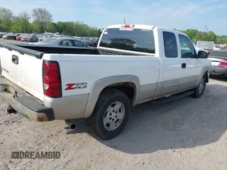 2006 Chevrolet Silverado 1500 LT2 with VIN 1GCEK19B26Z118338, listed as a IAAI auction lot 42157726 with 211,133 mi miles and . Bid and sale history available at DreamBid. Image 4.