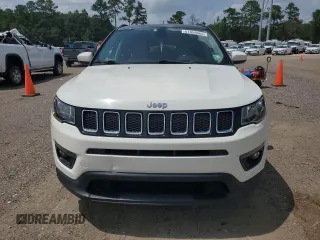 2018 Jeep Compass Latitude with VIN 3C4NJCBB3JT145069, listed as a Copart auction lot 61859665 with 68,476 mi miles and Salvage title. Bid and sale history available at DreamBid. Image 5.