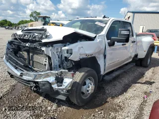 2024 GMC Sierra 3500HD Pro z VIN 1GT49SEY2RF143785, wystawiony jako Copart lot #58079414 z przebiegiem 82 402 mil mil oraz Szkody całkowita. Historia ofert i sprzedaży dostępna na DreamBid. Obrazek 1.