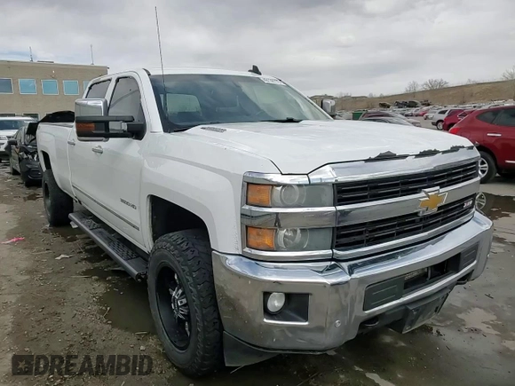 2015 Chevrolet Silverado 3500HD LTZ z VIN 1GC4K0C85FF679444, wystawiony jako Copart lot #49138775 z przebiegiem 165 344 mil mil oraz Czysty tytuł • Clean title. Historia ofert i sprzedaży dostępna na DreamBid. Obrazek 13.