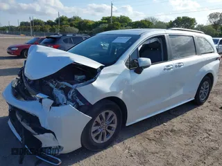 2023 Toyota Sienna XLE z VIN 5TDJRKEC7PS163115, wystawiony jako IAAI lot #42097393 z przebiegiem 63 514 mil mil oraz . Historia ofert i sprzedaży dostępna na DreamBid. Obrazek 2.