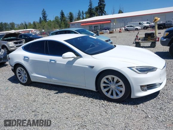 2016 Tesla Model S 90D z VIN 5YJSA1E29GF160332, wystawiony jako IAAI lot #42593749 z przebiegiem 92 702 mil mil oraz . Historia ofert i sprzedaży dostępna na DreamBid. Obrazek 14.