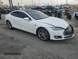 2016 Tesla Model S 90D with VIN 5YJSA1E24GF129280, listed as a Copart auction lot 50654395 with 118,711 mi miles and Salvage Title. Bid and sale history available at DreamBid. Image 4.
