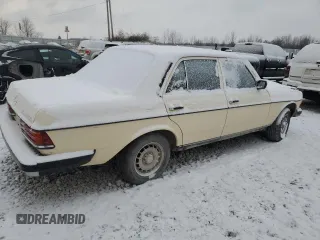 1983 Mercedes-Benz 300 D with VIN WDBAB33A0DB016017, listed as a Copart auction lot 84801634 with 226,074 mi miles and Clean Title. Bid and sale history available at carsss.com. Image 3.