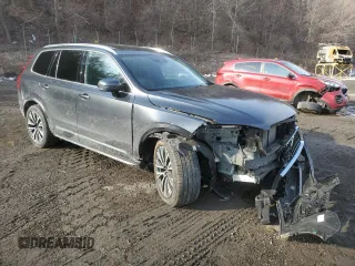 2021 Volvo XC90 Momentum with VIN YV4102PK8M1715421, listed as a Copart auction lot 46662945 with 30,737 mi miles and Salvage Title. Bid and sale history available at carsss.com. Image 4.