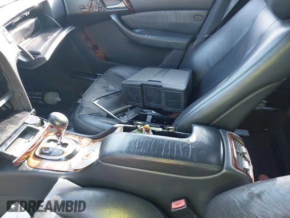 2004 Mercedes-Benz S-Class 5.0L with VIN WDBNG75J24A414813, listed as a IAAI auction lot 41911565 with 999,999 mi miles. Bid and sale history available at carsss.com. Image 11.