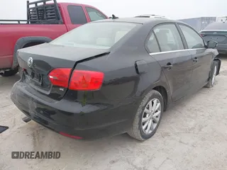 2014 Volkswagen Jetta Sedan SE w/Connectivity with VIN 3VWD07AJ3EM429815, listed as a IAAI auction lot 41288078 with 145,279 mi miles. Bid and sale history available at carsss.com. Image 4.