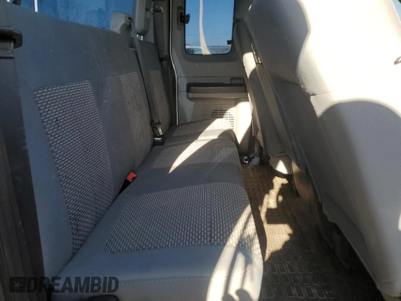 2011 Ford F-250 XL z VIN 1FT7X2B69BEB73125, wystawiony jako Copart lot #53625585 z przebiegiem 200 733 mil mil oraz Czysty tytuł • Clean title. Historia ofert i sprzedaży dostępna na DreamBid. Obrazek 10.