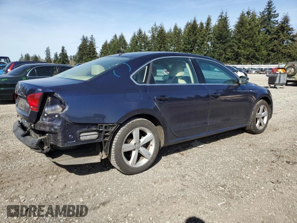 2014 Volkswagen Passat Wolfsburg Edition z VIN 1VWAT7A32EC036093, wystawiony jako Copart lot #52129185 z przebiegiem 106 949 mil mil oraz Szkoda całkowita • Salvage title. Historia ofert i sprzedaży dostępna na DreamBid. Obrazek 3.