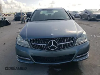 2012 Mercedes-Benz C 250 Sport z VIN WDDGF4HB5CA650408, wystawiony jako Copart lot #60000505 z przebiegiem 110 102 mil mil oraz Czysty tytuł • Clean title. Historia ofert i sprzedaży dostępna na DreamBid. Obrazek 5.