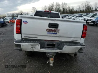 2018 GMC Sierra 3500HD Denali z VIN 1GT42YEY2JF254218, wystawiony jako Copart lot #85935094 z przebiegiem 157 907 mil mil oraz Szkody całkowita. Historia ofert i sprzedaży dostępna na DreamBid. Obrazek 6.