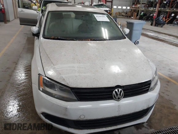 2011 Volkswagen Jetta SE z VIN 3VWDX7AJ9BM003697, wystawiony jako IAAI lot #42305601 z przebiegiem 145 715 mil mil oraz . Historia ofert i sprzedaży dostępna na DreamBid. Obrazek 6.