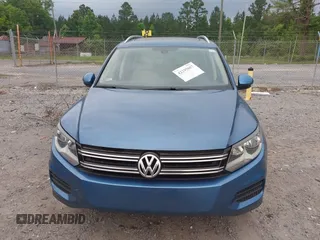 2017 Volkswagen Tiguan Wolfsburg Edition z VIN WVGSV7AXXHW512884, wystawiony jako IAAI lot #42295807 z przebiegiem 79 298 mil mil oraz . Historia ofert i sprzedaży dostępna na DreamBid. Obrazek 12.