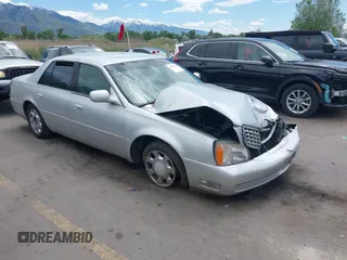 2002 Cadillac DeVille z VIN 1G6KD54Y22U108080, wystawiony jako IAAI lot #42304179 z przebiegiem 278 141 mil mil oraz . Historia ofert i sprzedaży dostępna na DreamBid. Obrazek 1.