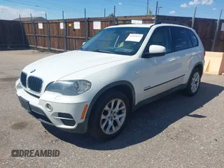 2011 BMW X5 35i z VIN 5UXZV4C57BL412326, wystawiony jako IAAI lot #42169632 z przebiegiem 93 153 mil mil oraz . Historia ofert i sprzedaży dostępna na DreamBid. Obrazek 17.
