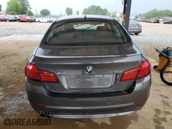2013 BMW 5 Series 528i xDrive z VIN WBAXH5C57DD112057, wystawiony jako Copart lot #56387035 z przebiegiem Nie podano mil oraz Czysty tytuł • Clean title. Historia ofert i sprzedaży dostępna na DreamBid. Obrazek 6.
