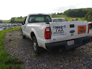 2008 Ford F-250 XL z VIN 1FTNF20508EB07382, wystawiony jako IAAI lot #42521031 z przebiegiem 123 755 mil mil oraz . Historia ofert i sprzedaży dostępna na DreamBid. Obrazek 1.