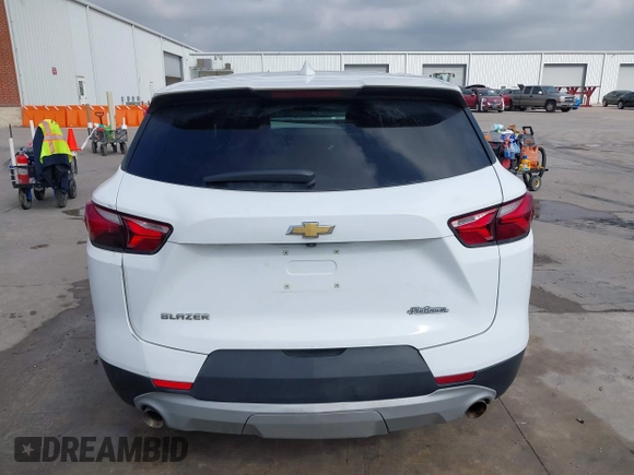 2021 Chevrolet Blazer LT z VIN 3GNKBCRS3MS576373, wystawiony jako IAAI lot #41538823 z przebiegiem 89 181 mil mil oraz . Historia ofert i sprzedaży dostępna na DreamBid. Obrazek 17.