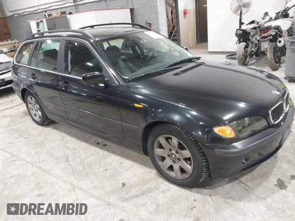 2004 BMW 3 Series 325xi with VIN WBAEP33464PF04602, listed as a IAAI auction lot 41634556 with 92,408 mi miles. Bid and sale history available at carsss.com. Image 1.