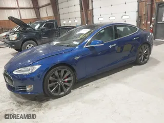 2015 Tesla Model S 85D with VIN 5YJSA1E44FF105819, listed as a IAAI auction lot 41595597 with 46485 miles. Bid and sale history available at carsss.com. Image 18.