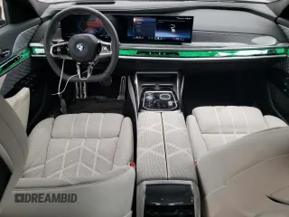 2023 BMW i7 xDrive60 z VIN WBY53EJ0XPCN41041, wystawiony jako Copart lot #47392304 z przebiegiem 5873 mil mil oraz . Historia ofert i sprzedaży dostępna na DreamBid. Obrazek 8.