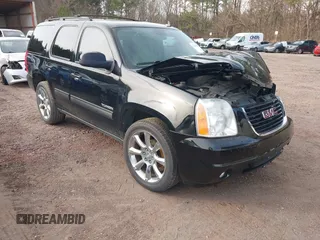 2012 GMC Yukon SLT with VIN 1GKS1CE06CR104447, listed as a IAAI auction lot 41589823 with 183,003 mi miles. Bid and sale history available at carsss.com. Image 1.